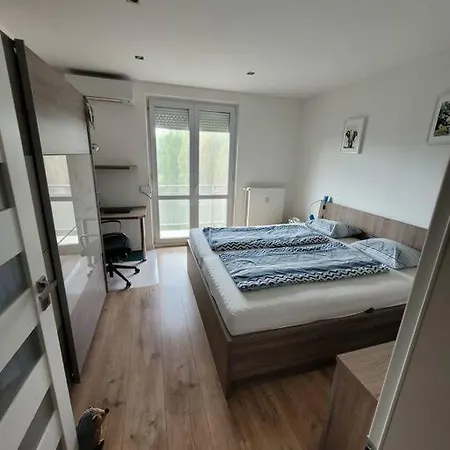 Cozy & Quiet In Wider Center Apartment *