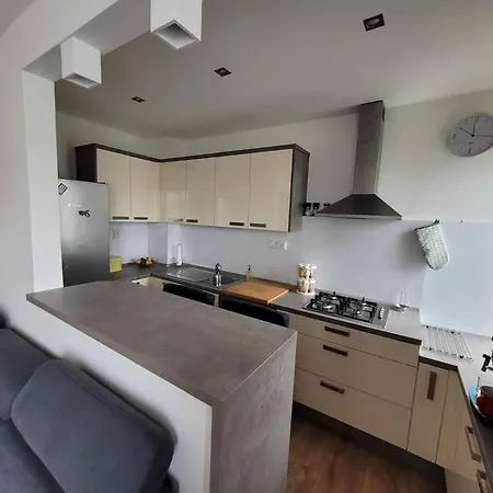 Cozy & Quiet In Wider Center Apartment *