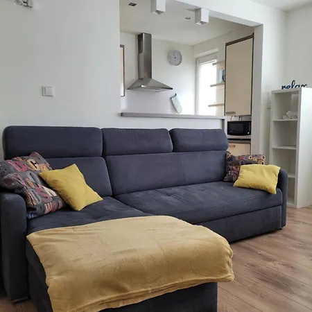 Cozy & Quiet In Wider Center Apartment