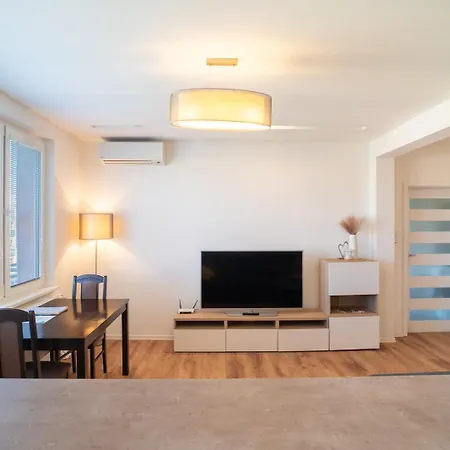 Cozy And Quiet In Wider Center * Bratysława