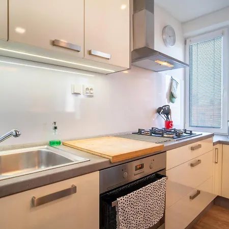 Cozy And Quiet In Wider Center