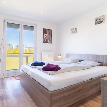 Cozy And Quiet In Wider Center