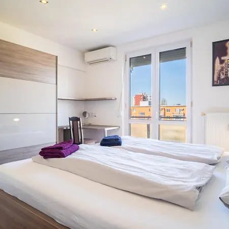 Cozy And Quiet In Wider Center Appartamento