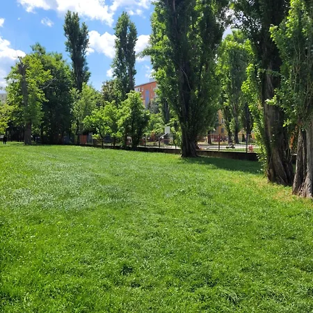 Cozy And Quiet In Wider Center Appartamento